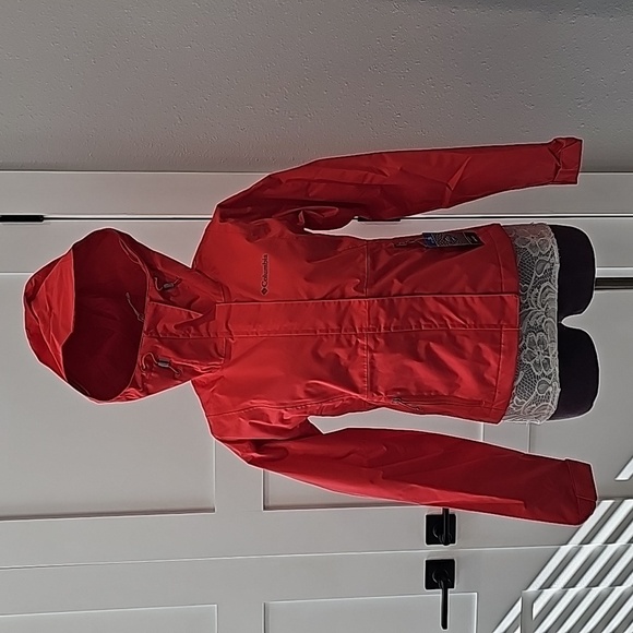 Columbia NWT  Hikebound Short jacket Color: Juicy, size X-Small - Picture 5 of 8